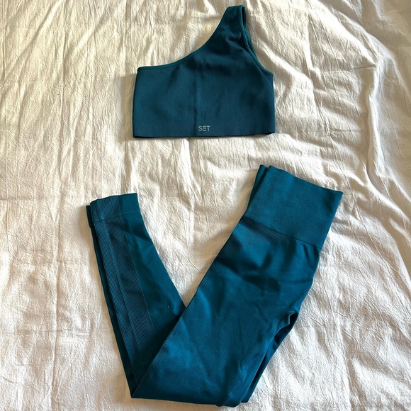 SET ACTIVE Other - Set Active Sculptflex one should top and leggings - Cove
